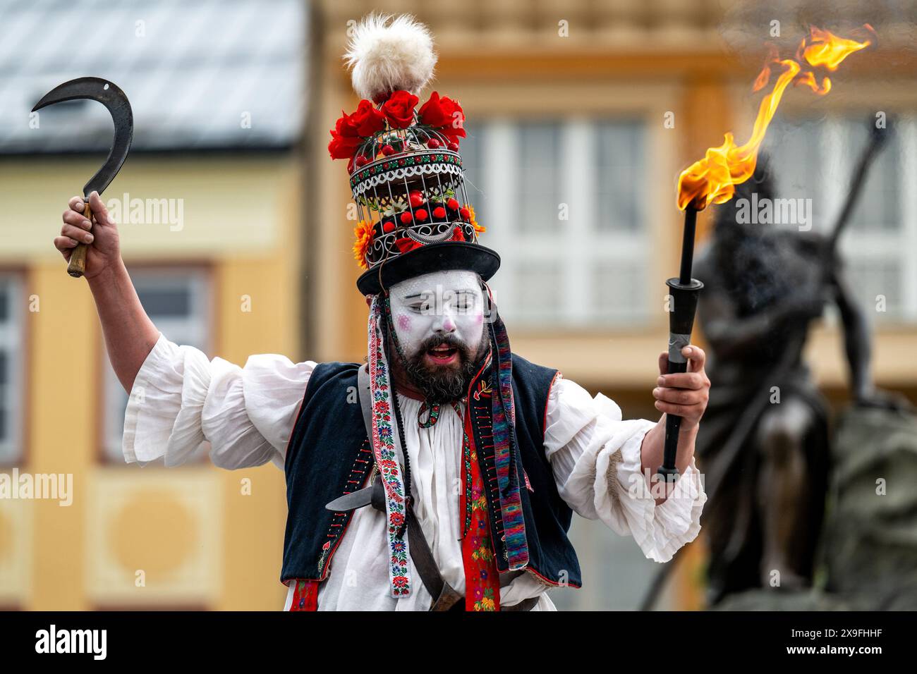 Trutnov, Repubblica Ceca. 31 maggio 2024. Gli artisti di strada Ziva Poppy Teatre si sono esibiti al Cirk-UFF festival internazionale del nuovo circo a Trutnov, il 31 maggio 2024. Crediti: David Tanecek/CTK Photo/Alamy Live News Foto Stock