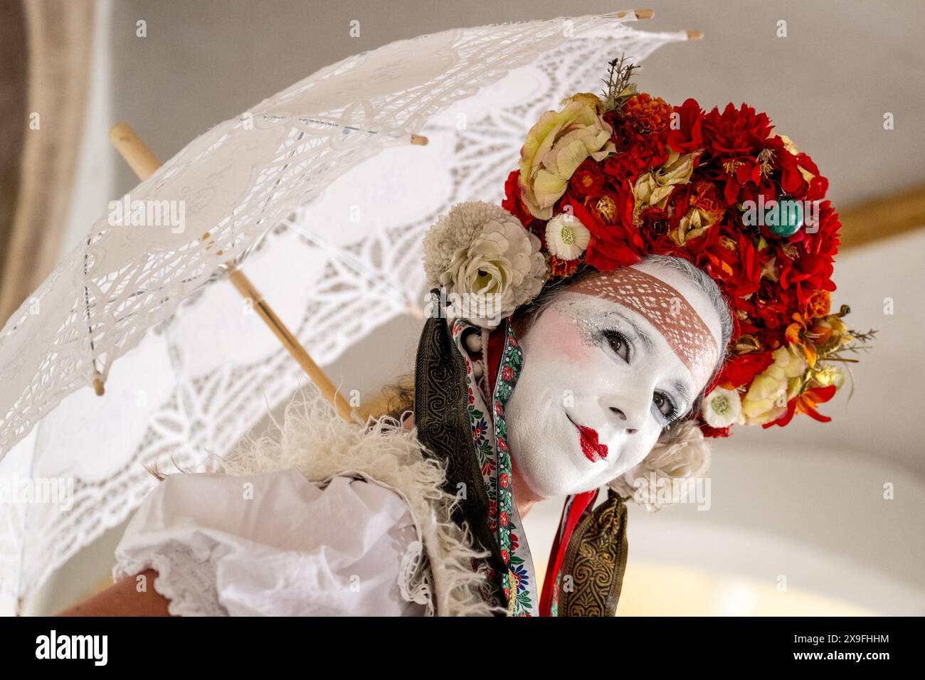 Trutnov, Repubblica Ceca. 31 maggio 2024. Gli artisti di strada Ziva Poppy Teatre si sono esibiti al Cirk-UFF festival internazionale del nuovo circo a Trutnov, il 31 maggio 2024. Crediti: David Tanecek/CTK Photo/Alamy Live News Foto Stock