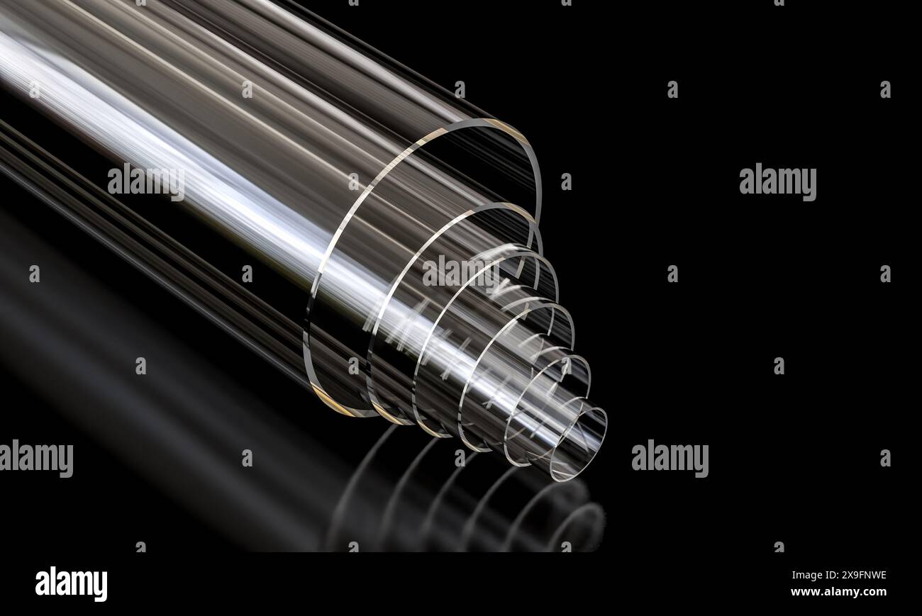 tubi in plastica in plexiglass impilati che riflettono lo sfondo scuro Foto Stock