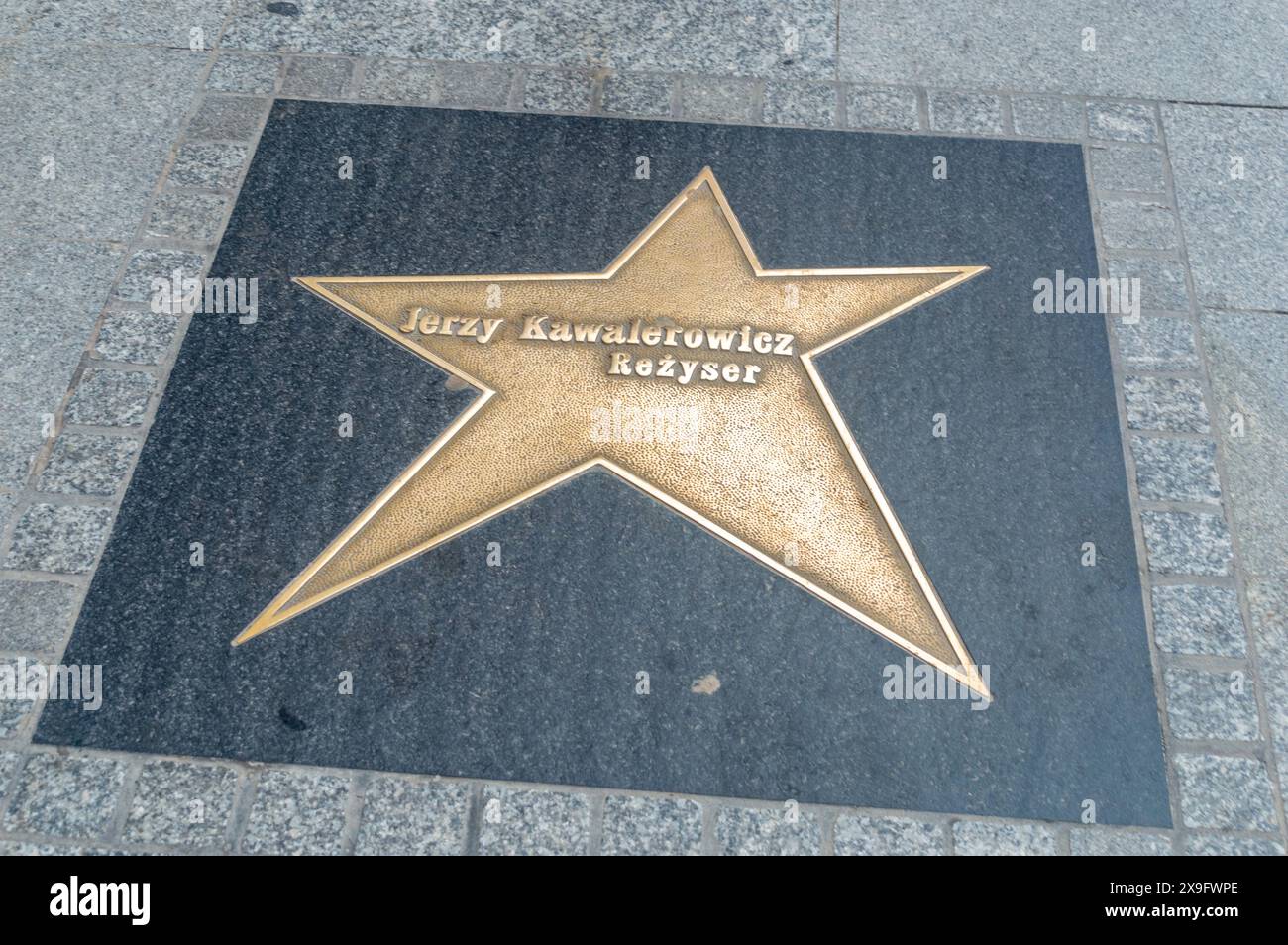 Lodz, Polonia - 14 aprile 2024: Stella del regista Jerzy Kawalerowicz sulla Lodz Walk of Fame. Avenue of Stars a Lodz. Foto Stock