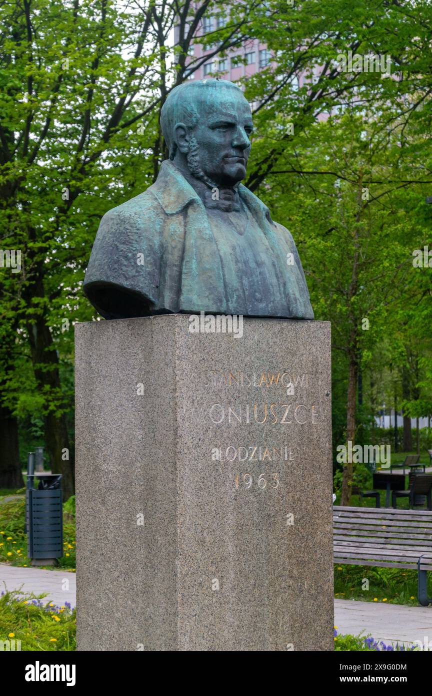 Lodz, Polonia - 14 aprile 2024: Busto in bronzo di Stanislaw Moniuszko. Foto Stock