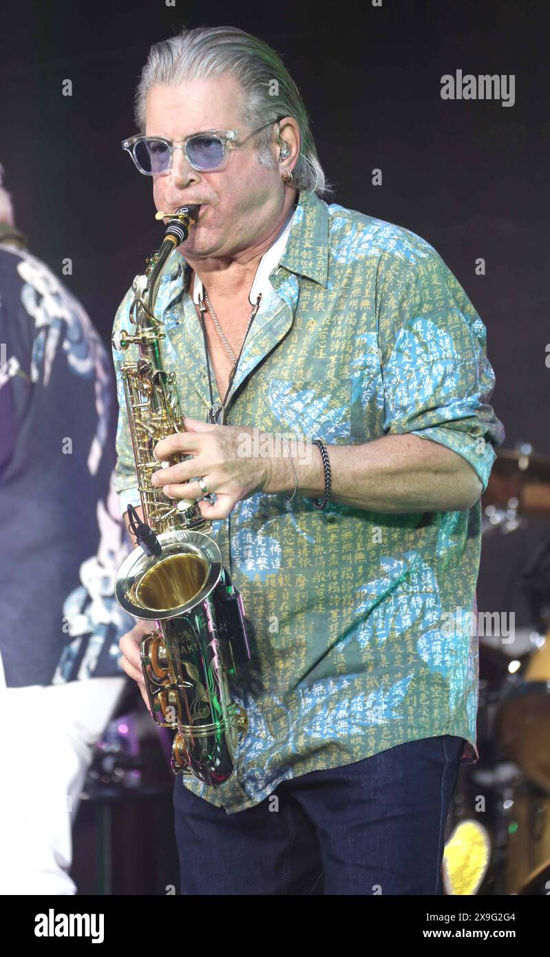 31 maggio 2024, New York, New York, USA: Il sassofonista RANDY LEAGO from THE BEACH BOYS si esibisce in Fox and Friends All American Summer Concert Series tenutasi a Fox Square. (Credit Image: © Nancy Kaszerman/ZUMA Press Wire) SOLO PER USO EDITORIALE! Non per USO commerciale! Foto Stock