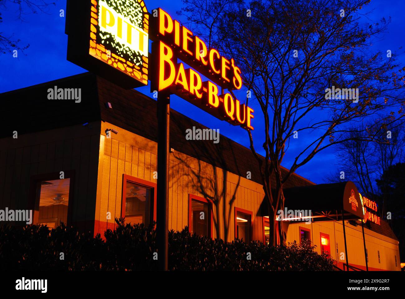 Il Pierce's Bar B Que è un rinomato ristorante che serve costolette, barbecue e piatti tipici del sud di Williamsburg, Virginia Foto Stock