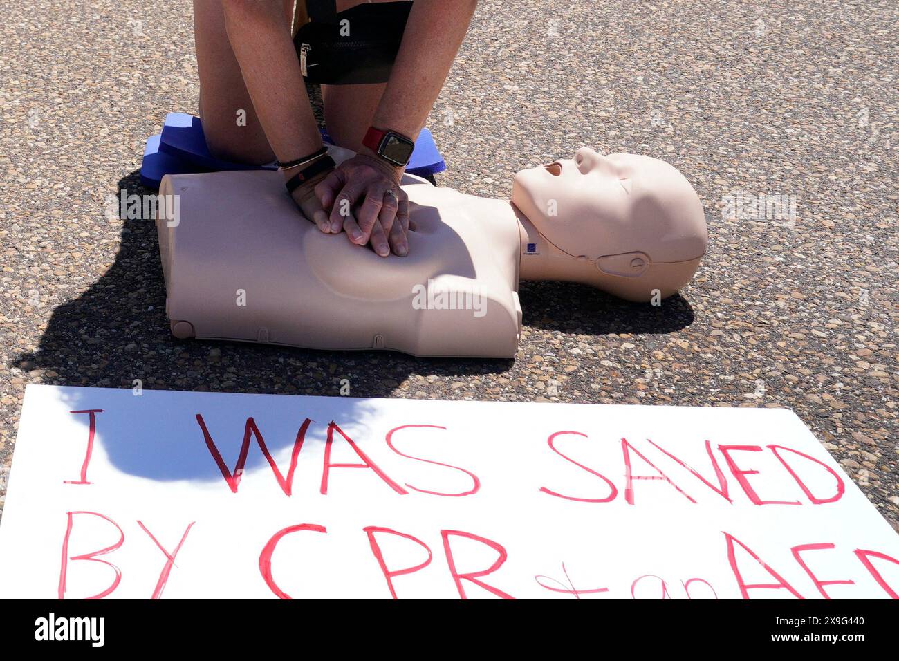 Washington, Stati Uniti. 31 maggio 2024. Gli attivisti dell'American Heart Association partecipano ad un raduno di sensibilizzazione di fronte alla Casa Bianca a Washington il 31 maggio 2024. I sostenitori del cuore di tutto il paese diffondono la consapevolezza della RCP e dei defibrillatori semiautomatici esterni (AED) per salvare vite umane in caso di arresto cardiaco improvviso. Foto di Yuri Gripas/ABACAPRESS. COM credito: Abaca Press/Alamy Live News Foto Stock