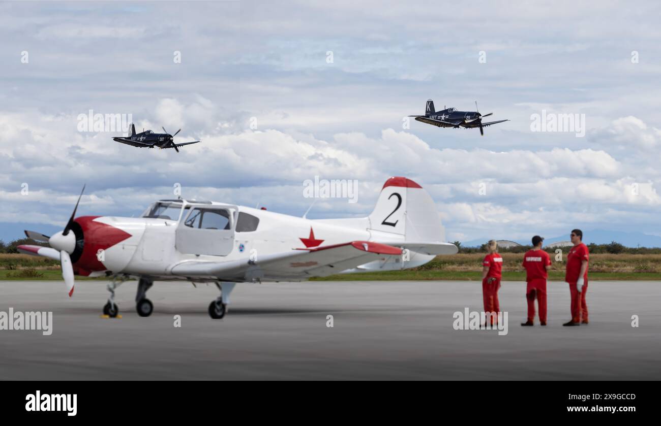 I corsari F4U eseguono il flypast a Boundary Bay BC Canada Foto Stock