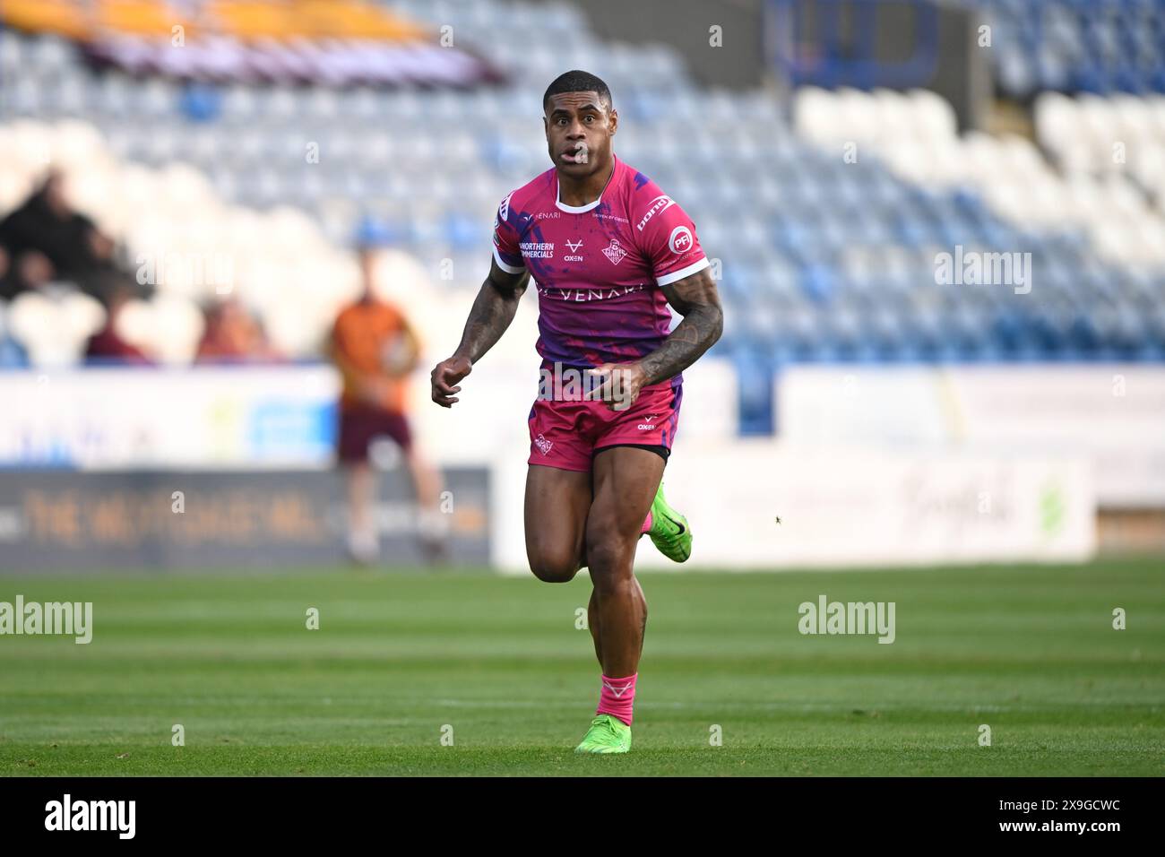 Kevin Naiqama degli Huddersfield Giants in azione durante il 13° turno di Betfred Super League Huddersfield Giants vs Hull FC al John Smith's Stadium, Huddersfield, Regno Unito, 31 maggio 2024 (foto di Craig Cresswell/News Images) Foto Stock