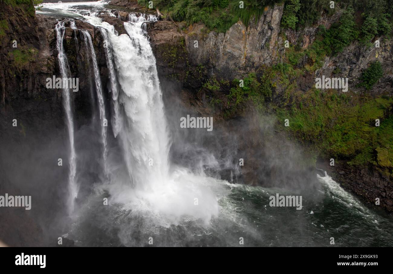 Snoqualmie Falls è una cascata di 268 metri nello stato di Washington, situata a est di Seattle sul fiume Snoqualmie tra Snoqualmie e Fall City, Foto Stock