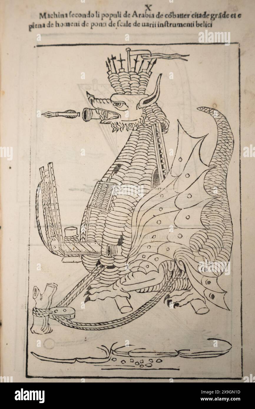 Torino, Italia - 30 aprile 2024. Antico libro De Re militari di Roberto Valturio, 1483. Compendio di teorie militari dell'antichità. Foto Stock