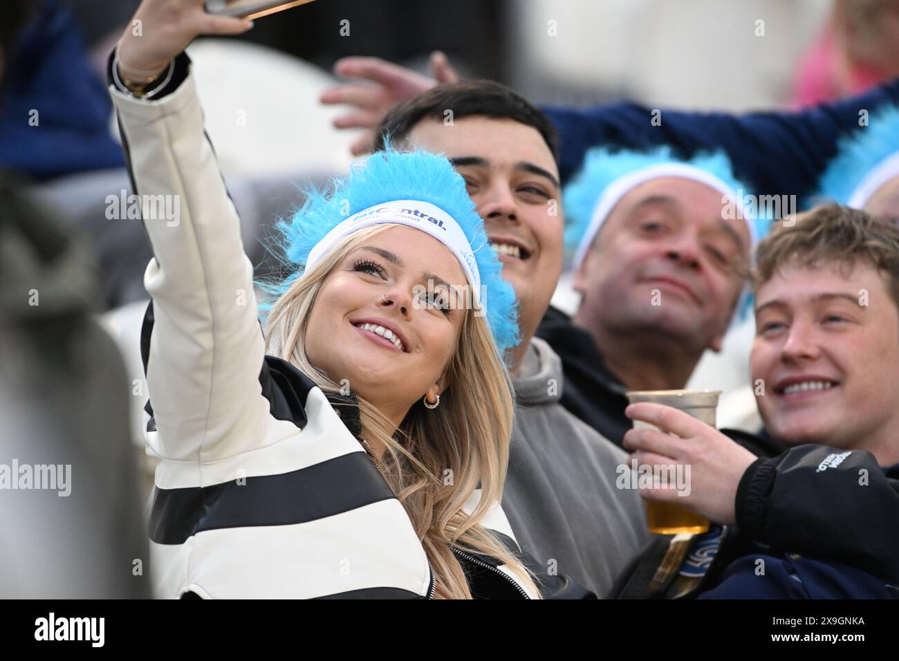 Hove UK 31 maggio 2024 - tifosi durante il Vitality T20 Blast cricket match tra Sussex Sharks e Gloucestershire al 1° Central County Ground di Hove: Credit Simon Dack /TPI/ Alamy Live News Foto Stock