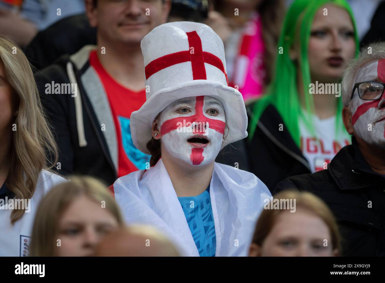 Tifosa d'Inghilterra durante la UEFA Women European Championship Qualifiers League A, partita del gruppo 3 tra Inghilterra donne e Francia al St. James's Park di Newcastle venerdì 31 maggio 2024. (Foto: Trevor Wilkinson | mi News) crediti: MI News & Sport /Alamy Live News Foto Stock