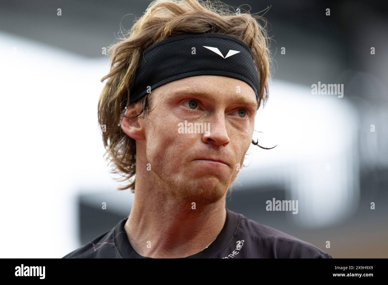 Parigi, Francia. 31 maggio 2024. Andrej Rublev reagisce durante il terzo turno maschile di tennis tra Andrej Rublev russo e Matteo Arnaldi italiano al torneo Open di Francia al Roland Garros, Parigi, Francia, 31 maggio 2024. Crediti: Meng Dingbo/Xinhua/Alamy Live News Foto Stock