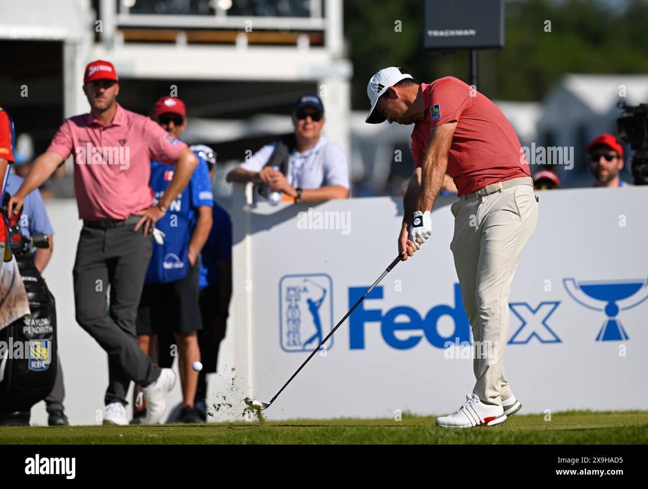 Toronto, Ontario, Canada. 31 maggio 2024. Il campione in carica NICK TAYLOR del Canada colpisce il suo tee shot durante il secondo round dell'RBC Canadian Open 2024 all'Hamilton Golf and Country Club. Taylor terminò il round con un 71 ( 1) mancando il taglio. (Credit Image: © Jeff Vogan/ZUMA Press Wire) SOLO PER USO EDITORIALE! Non per USO commerciale! Foto Stock