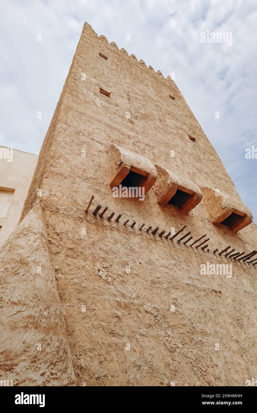 Vecchio edificio fortificato al Souq Waqif di Doha, Qatar Foto Stock