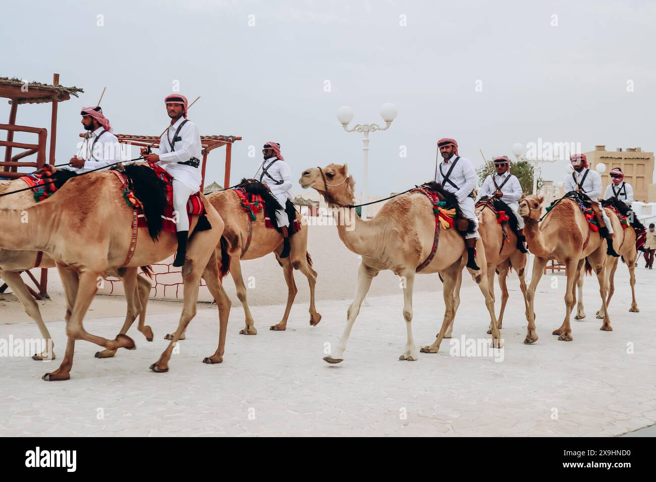 Doha, Qatar - 1 maggio 2024: Polizia a cavallo a Doha, Qatar Foto Stock