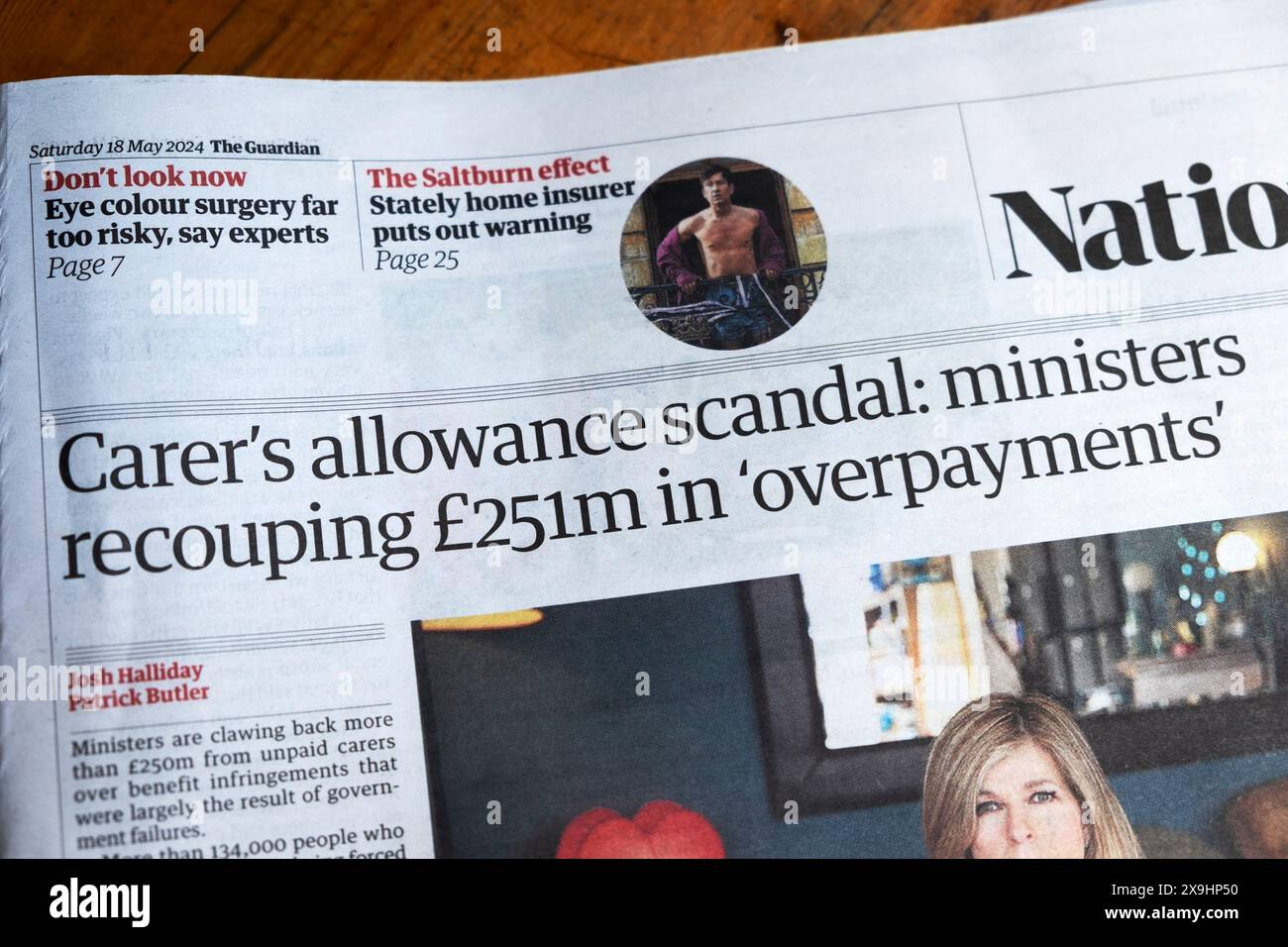 "Lo scandalo delle indennità di assistenza: i ministri recuperano 251 milioni di sterline in pagamenti eccessivi" testata del quotidiano Guardian articolo del governo DWP 18 maggio 2024 Londra Regno Unito Foto Stock