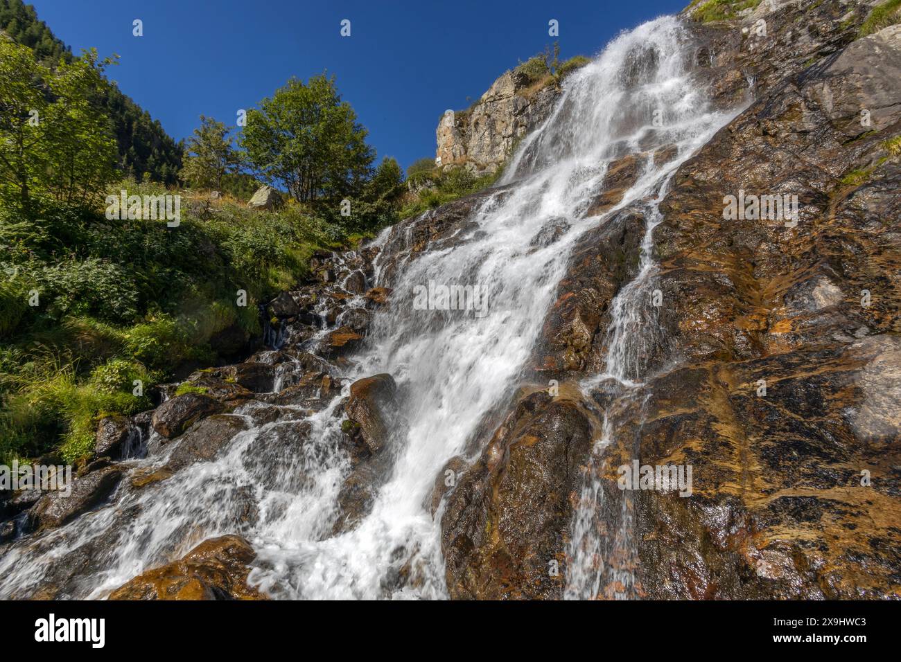 Veduta della cascata Pisciai nel comune di Vinadio, provincia di Cuneo, Piemonte, Italia. Foto Stock