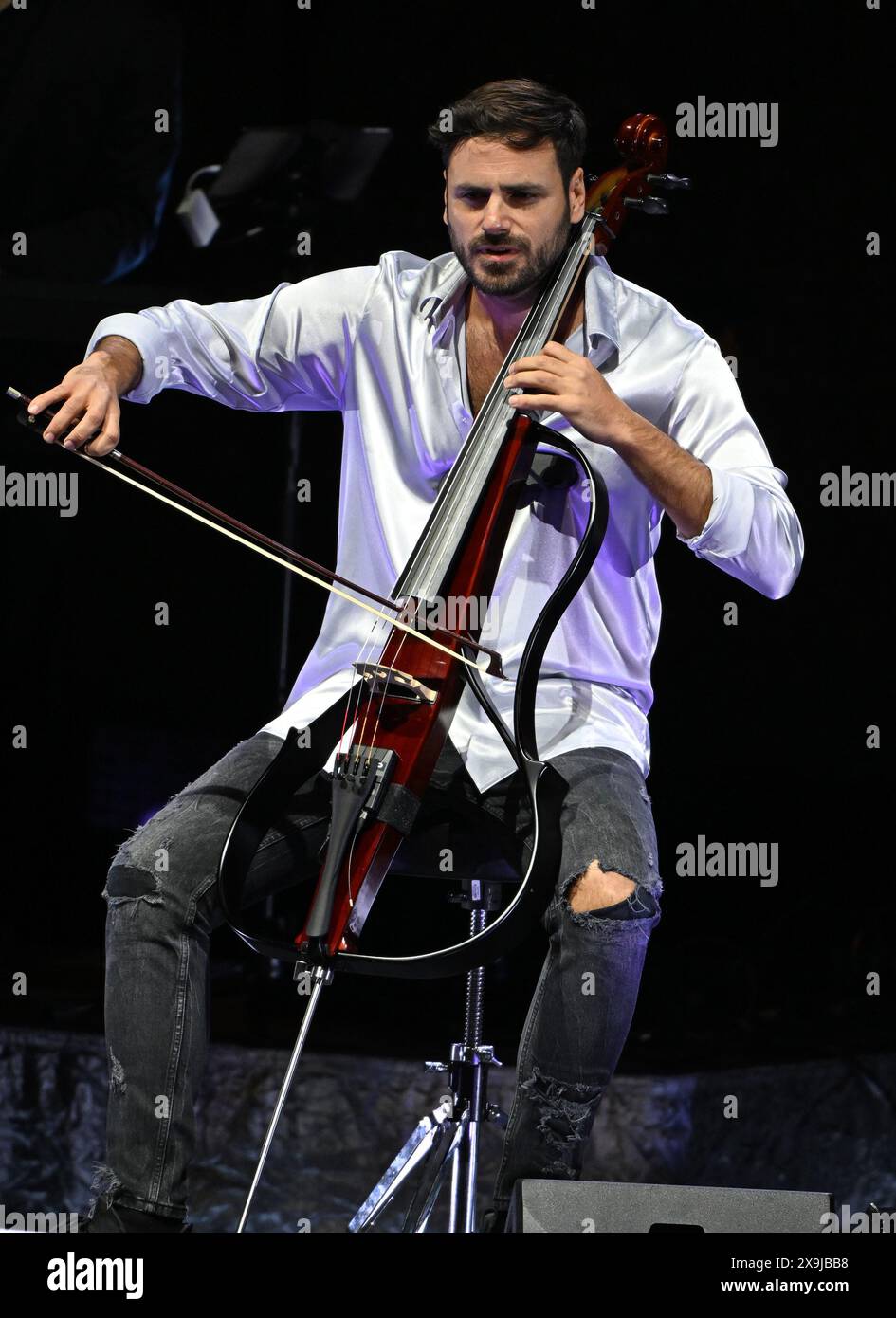 HOLLYWOOD FL - MAGGIO 31: Hauser si esibisce durante il Rebel with a Cello Tour all'Hard Rock Live tenuto al Seminole Hard Rock Hotel & Casino il 31 maggio 2024 a Hollywood, Florida. Crediti: Mpi04/MediaPunch crediti: MediaPunch Inc/Alamy Live News Foto Stock