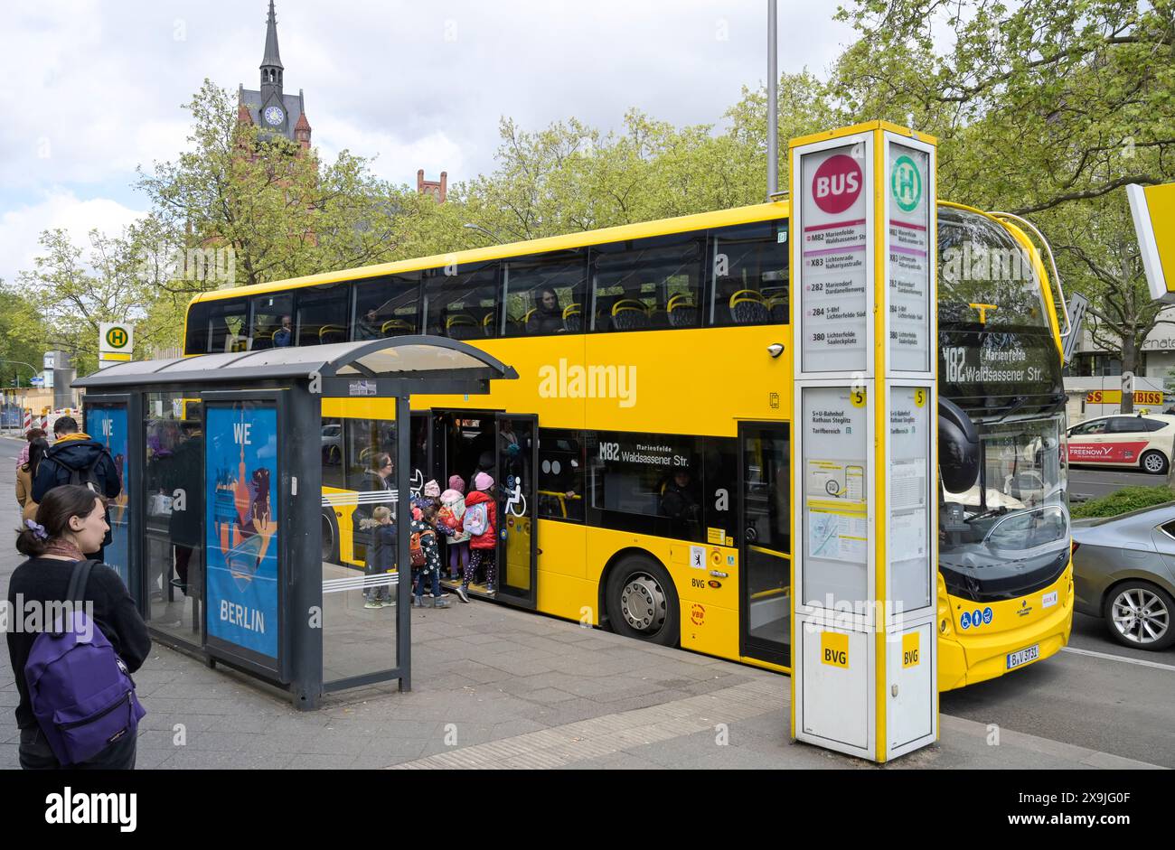 Autobus M 82, Rathaus Steglitz, Berlino, Germania Foto Stock