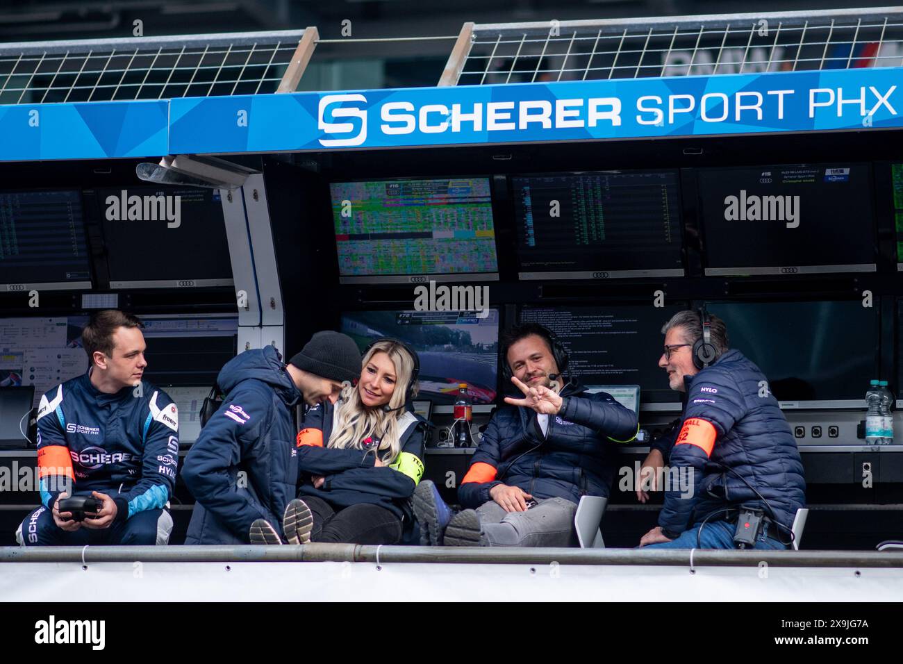 Scherer Sport PHX Team an der Boxenmauer, GER, 52. ADAC Ravenol 24h Nuerburgring, 24 Stunden Rennen Qualifikation, 31.05.2023 foto: Eibner-Pressefoto/Michael Memmler Foto Stock