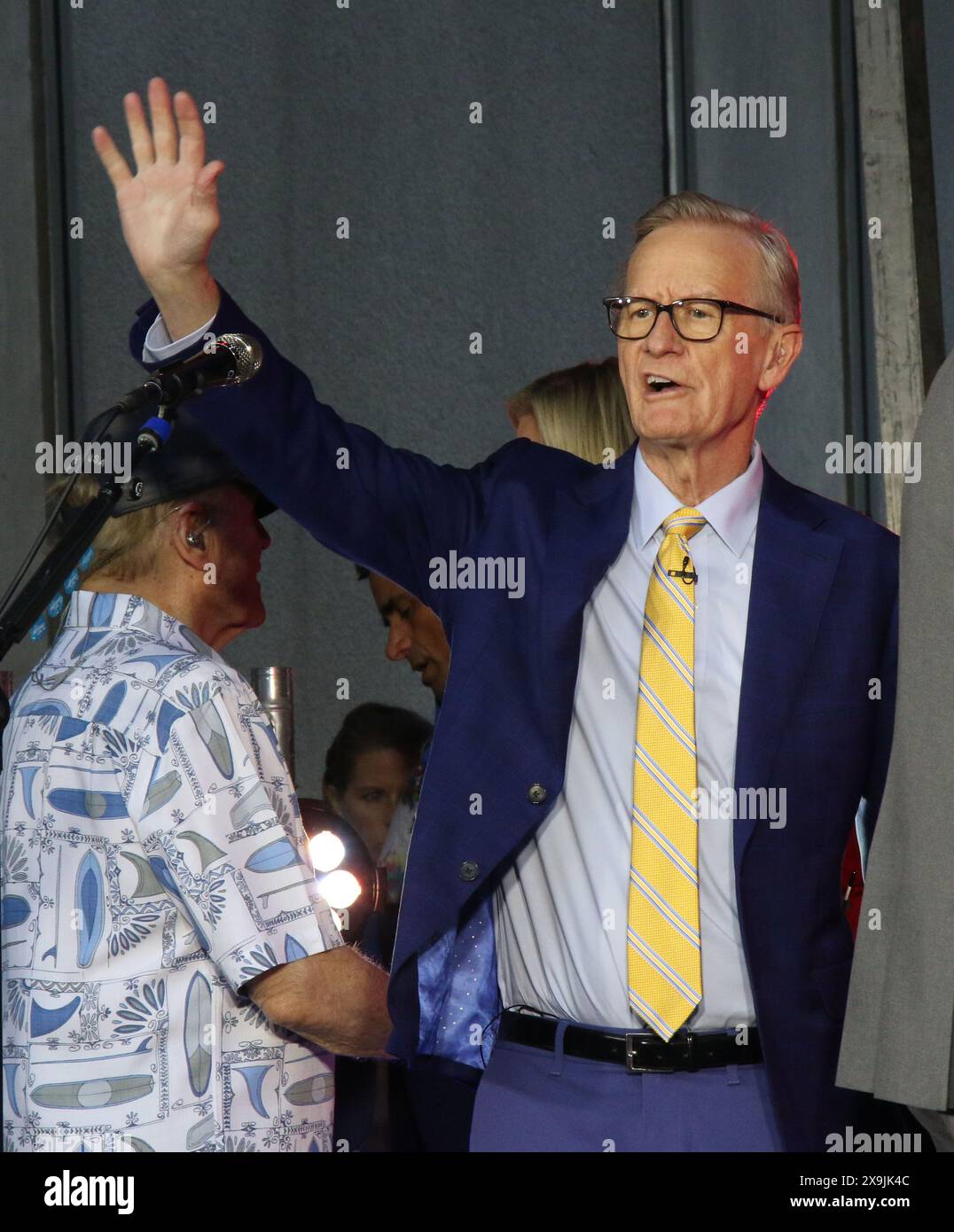 NEW YORK, NY- MAGGIO 31: Steve Doocy, nella foto dei Beach Boys, si esibisce alla Fox and Friends All-American Summer Concert Series al Fox Plaza di New York City il 31 maggio 2024. Credito: RW/MediaPunch Foto Stock