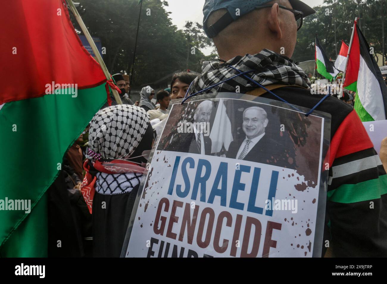 I manifestanti pro-palestinesi a Bogor, Giava occidentale, Indonesia, mettono in scena un’azione “All Eyes on Rafah” il 1° giugno 2024 Foto Stock