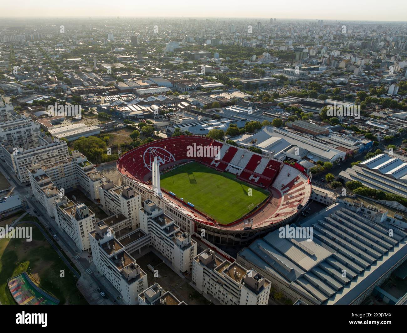 Buenos Aires, Argentina, 8 marzo 2023: Veduta aerea dello stadio Tomás Adolfo Ducó, Club Atlético Huracán. (Il palloncino) Foto Stock