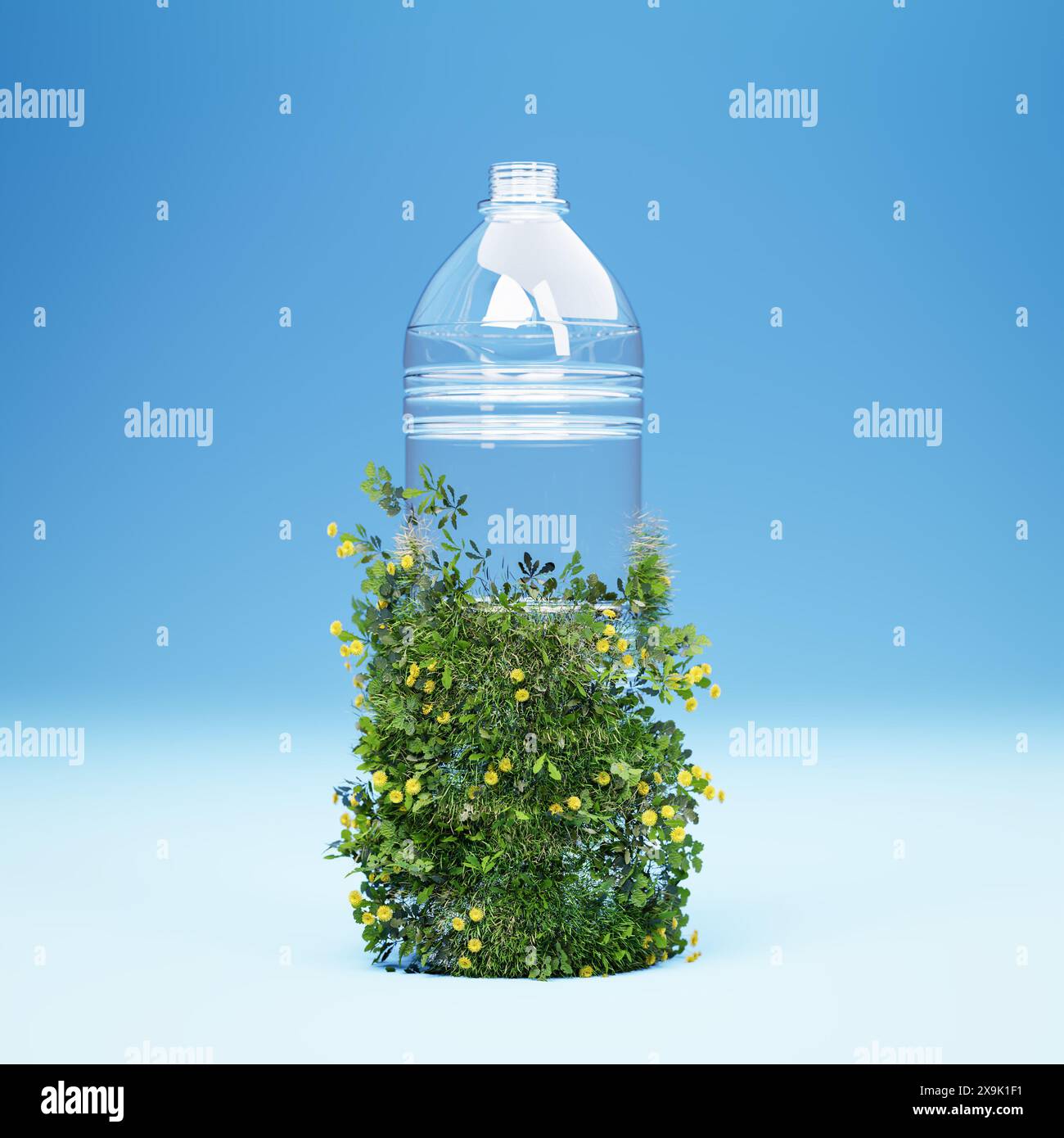 Svuotare la bottiglia d'acqua in plastica trasparente parzialmente ricoperta da un prato verde con fiori. Concetto di rifiuti di plastica, microplastica e svantaggi ambientali Foto Stock