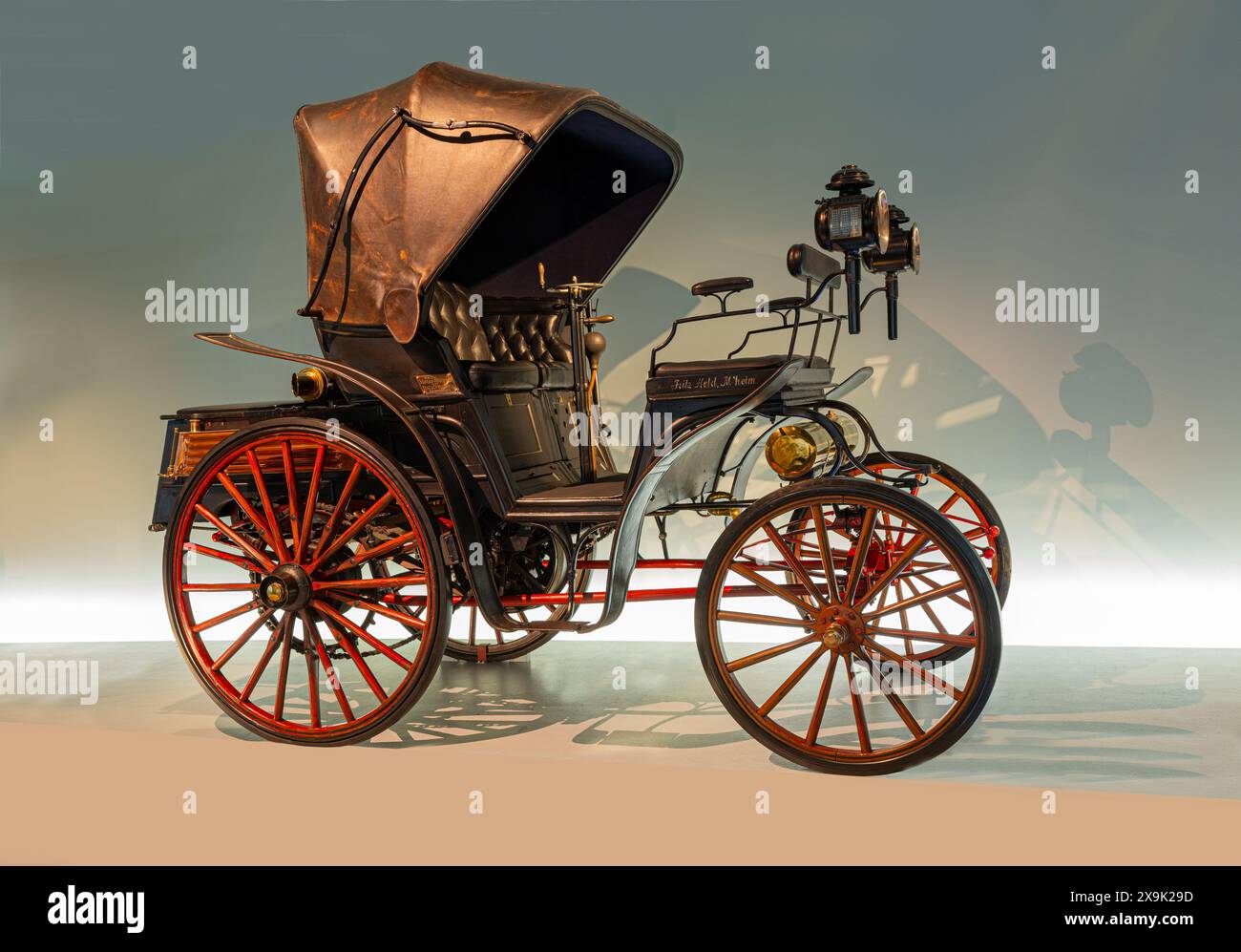 Benz Victoria (1893). Museo Mercedes Benz, Mercedes-Benz World di Stoccarda, Baden Wuertemberg, Germania, Europa Foto Stock