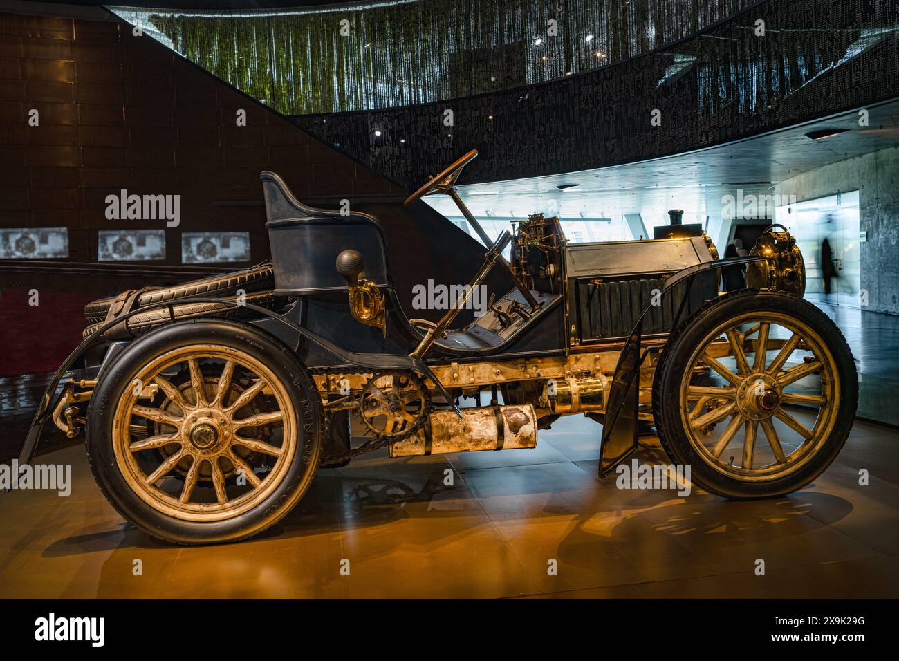 Mercedes Simplex 40 CV (1902). Museo Mercedes Benz, Mercedes-Benz World di Stoccarda, Baden Wuertemberg, Germania, Europa Foto Stock