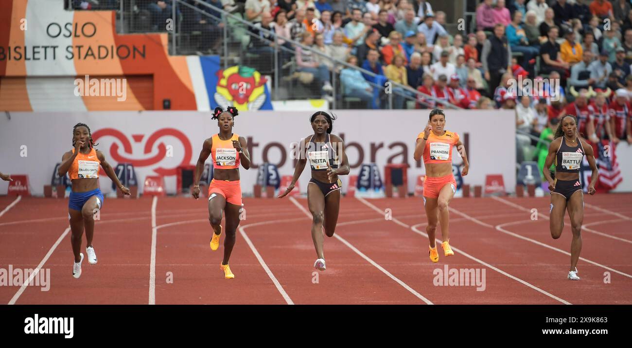 Marie-Josée Ta Lou-Smith, Shericka Jackson, Daryl Neita, Jenna Prandini, Anavia Battle e Maboundou Koné che gareggiano nei 200 m femminili al Wanda Foto Stock