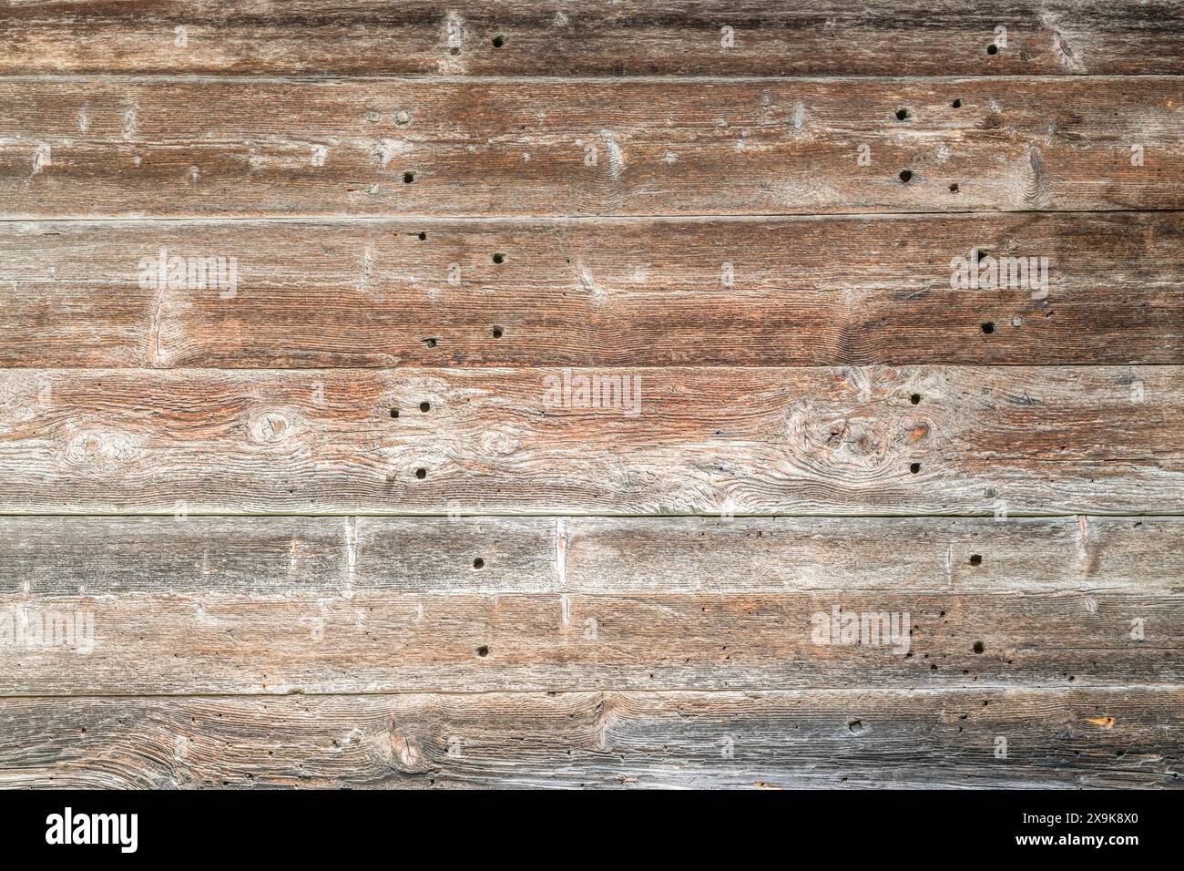 Facciata in legno in stile retrò con nodi Foto Stock