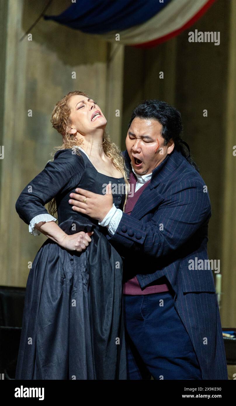 Sondra Radvanovsky (Maddalena di Coigny), Amartuvshin Enkhbat (Carlo Gerard) in ANDREA CHENIER alla Royal Opera, Covent Garden, Londra WC2 30/05/2024 musica: Umberto Giordano libretto: Luigi Illica direttore: Antonio Pappano design: Robert Jones costumi: Jenny Tiramani illuminazione: Adam Silverman coreografia originale & movimento: Andrew George coreografo revival: Agurtzane Arrien regista originale: David McVicar Revival Director: Thomas Guthrie Foto Stock