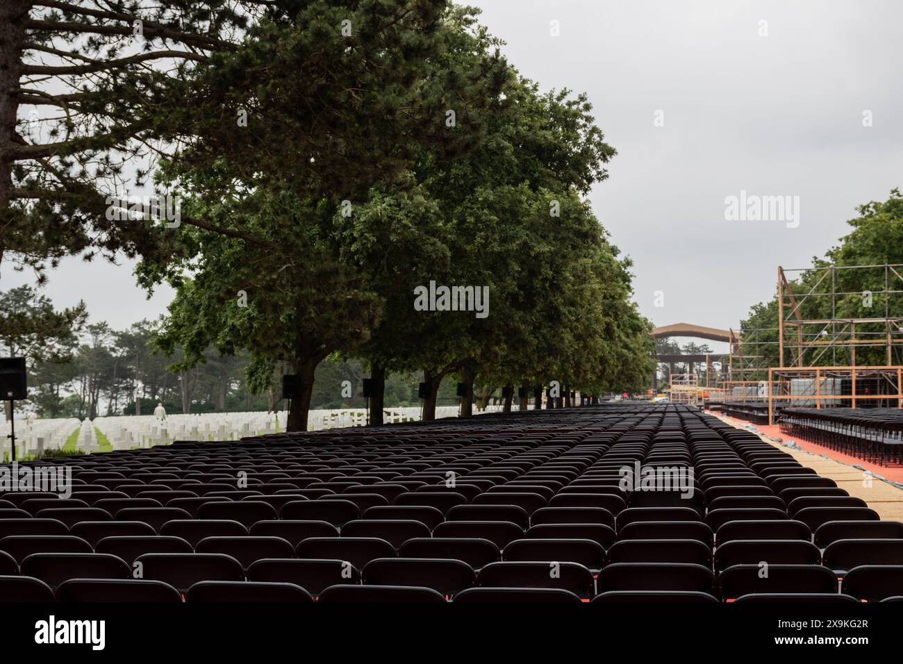 Normandia, Francia 1 giugno 2024. Iniziano i preparativi per la visita di Joe Biden al cimitero americano della Normandia per rendere omaggio al 80° anniversario dello sbarco del D-Day credito: Drew McArthur/Alamy Live News Foto Stock