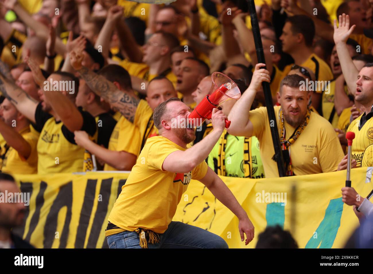 Wembley Stadium, Londra, sabato 1 giugno 2024. I tifosi del Borussia Dortmund prima della finale di UEFA Champions League tra il Borussia Dortmund e il Real Madrid allo Stadio di Wembley, Londra, sabato 1 giugno 2024. (Foto: Pat Isaacs | mi News) crediti: MI News & Sport /Alamy Live News Foto Stock
