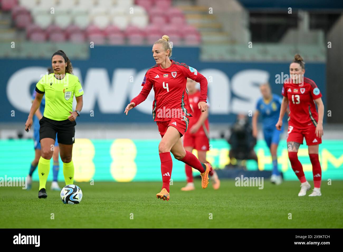 LLANELLI, REGNO UNITO. 31 maggio 2024. Sophie Ingle in Galles durante la partita di qualificazione a Euro 2025 di Lega B tra donne gallesi e Ucraina al Parc y Scarlets di Llanelli il 31 maggio 2024. (PIC di Ashley Crowden/FAW) credito: Football Association of Wales/Alamy Live News Foto Stock LLANELLI, REGNO UNITO. 31 maggio 2024. Sophie Ingle in Galles durante la partita di qualificazione a Euro 2025 di Lega B tra donne gallesi e Ucraina al Parc y Scarlets di Llanelli il 31 maggio 2024. (PIC di Ashley Crowden/FAW) credito: Football Association of Wales/Alamy Live News Foto Stock