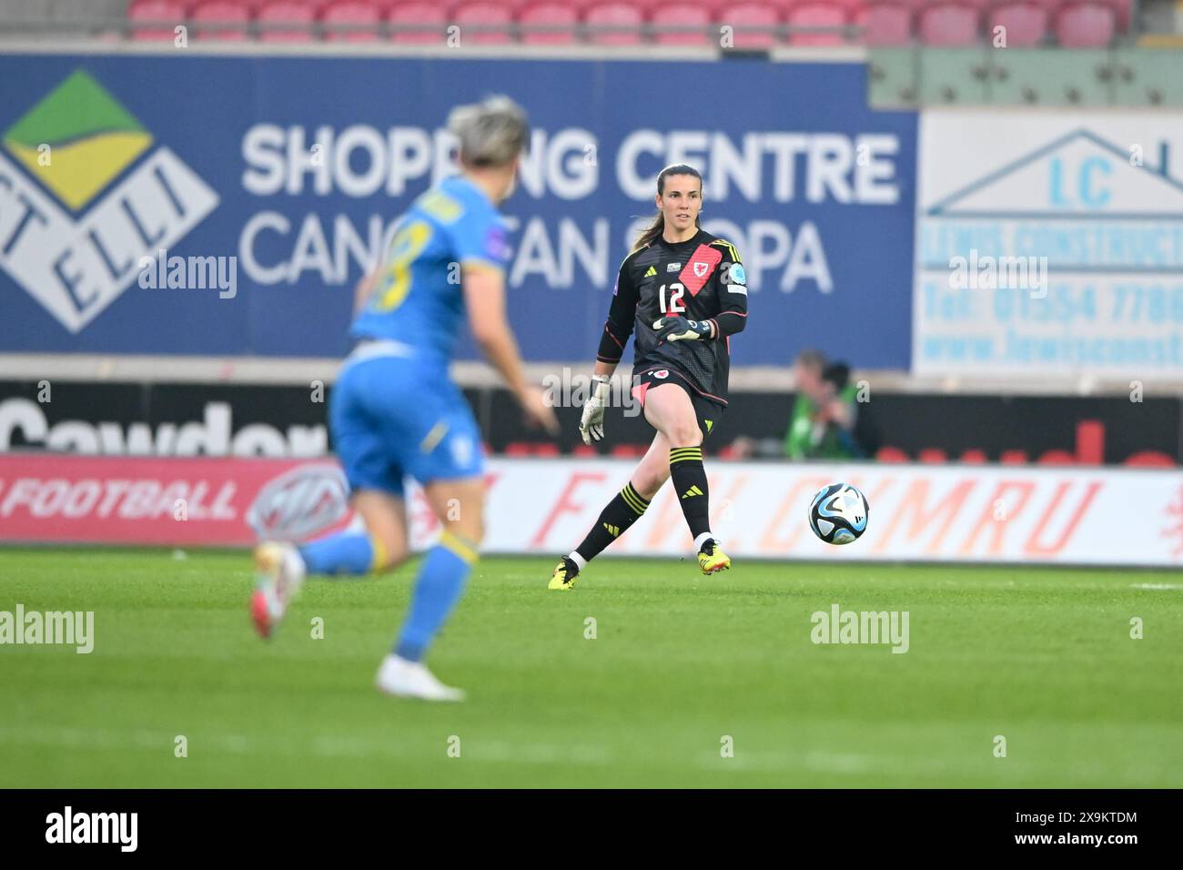 LLANELLI, REGNO UNITO. 31 maggio 2024. La portiere gallese Olivia Clarke durante la partita di qualificazione a Euro 2025 di UEFA femminile di Lega B tra donne gallesi e donne ucraine al Parc y Scarlets di Llanelli il 31 maggio 2024. (PIC di Ashley Crowden/FAW) credito: Football Association of Wales/Alamy Live News Foto Stock LLANELLI, REGNO UNITO. 31 maggio 2024. La portiere gallese Olivia Clarke durante la partita di qualificazione a Euro 2025 di UEFA femminile di Lega B tra donne gallesi e donne ucraine al Parc y Scarlets di Llanelli il 31 maggio 2024. (PIC di Ashley Crowden/FAW) credito: Football Association of Wales/Alamy Live News Foto Stock