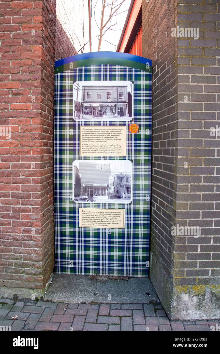 Cartelli che mostrano la storia dell'edificio Oak Manor nel centro di Antigonish, nuova Scozia, Canada Foto Stock