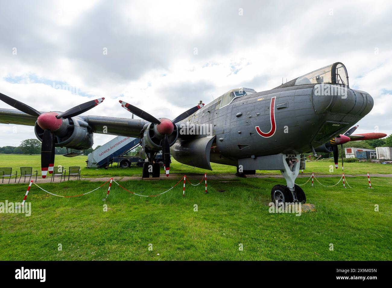 Charlwood, Regno Unito. Giugno 2024. Un Avro Shackleton Mk3 (sviluppato alla fine degli anni '1940 come parte della risposta militare britannica alla rapida espansione della marina sovietica, in particolare della sua forza sottomarina), presso il Gatwick Aviation Museum, un tempo collezione privata dell'uomo d'affari locale del Surrey Peter Vallance, ma dal 1990 è stata istituita come Charity per ispirare ed educare il pubblico sull'aviazione. Crediti: Stephen Chung / Alamy Live News Foto Stock