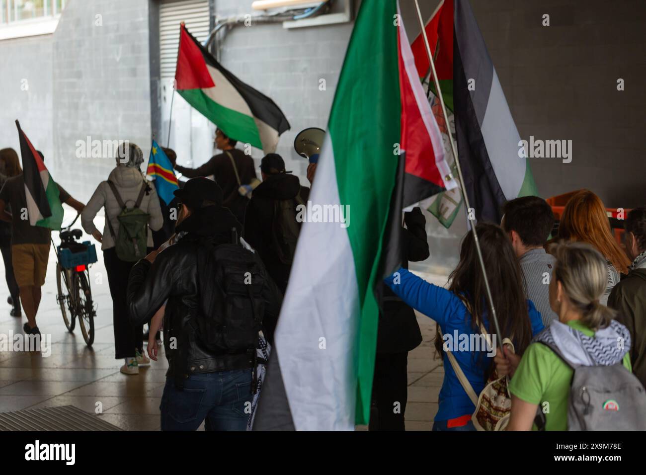Londra Gran Bretagna, 1 giugno 2024. Gli attivisti pro-palestinesi marciano per le strade affollate del centro di Londra nel giorno del Champions League Football, giurando di causare disagi di massa nelle strade di Londra fino a quando non sarà istituita una Palestina libera . Helen Cowles / Alamy Live News Foto Stock