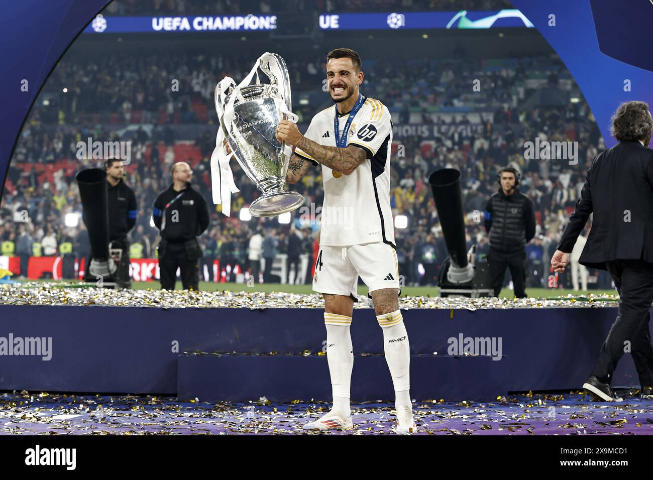 Zeist, Paesi Bassi. 1 giugno 2024. LONDRA - Joselu del Real Madrid con il trofeo UEFA Champions League, Coupe des Clubs Champions Europeens durante la finale della UEFA Champions League tra il Borussia Dortmund e il Real Madrid allo stadio di Wembley il 1° giugno 2024 a Londra, Regno Unito. ANP | Hollandse Hoogte | MAURICE VAN STEEN crediti: ANP/Alamy Live News Foto Stock