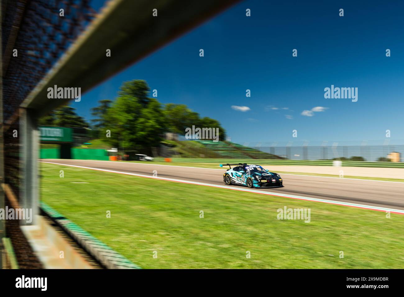 Imola, Italia. 1 giugno 2024. Porsche 911 Cup 992 del team ZRS Motosport guidato da Polverini Daniele e Liana Nicolò gareggia durante le qualifiche del Campionato Italianao Gran Turismo Sprint GTCup all'Enzo e Dino Ferrari International Racetrack Credit: SOPA Images Limited/Alamy Live News Foto Stock