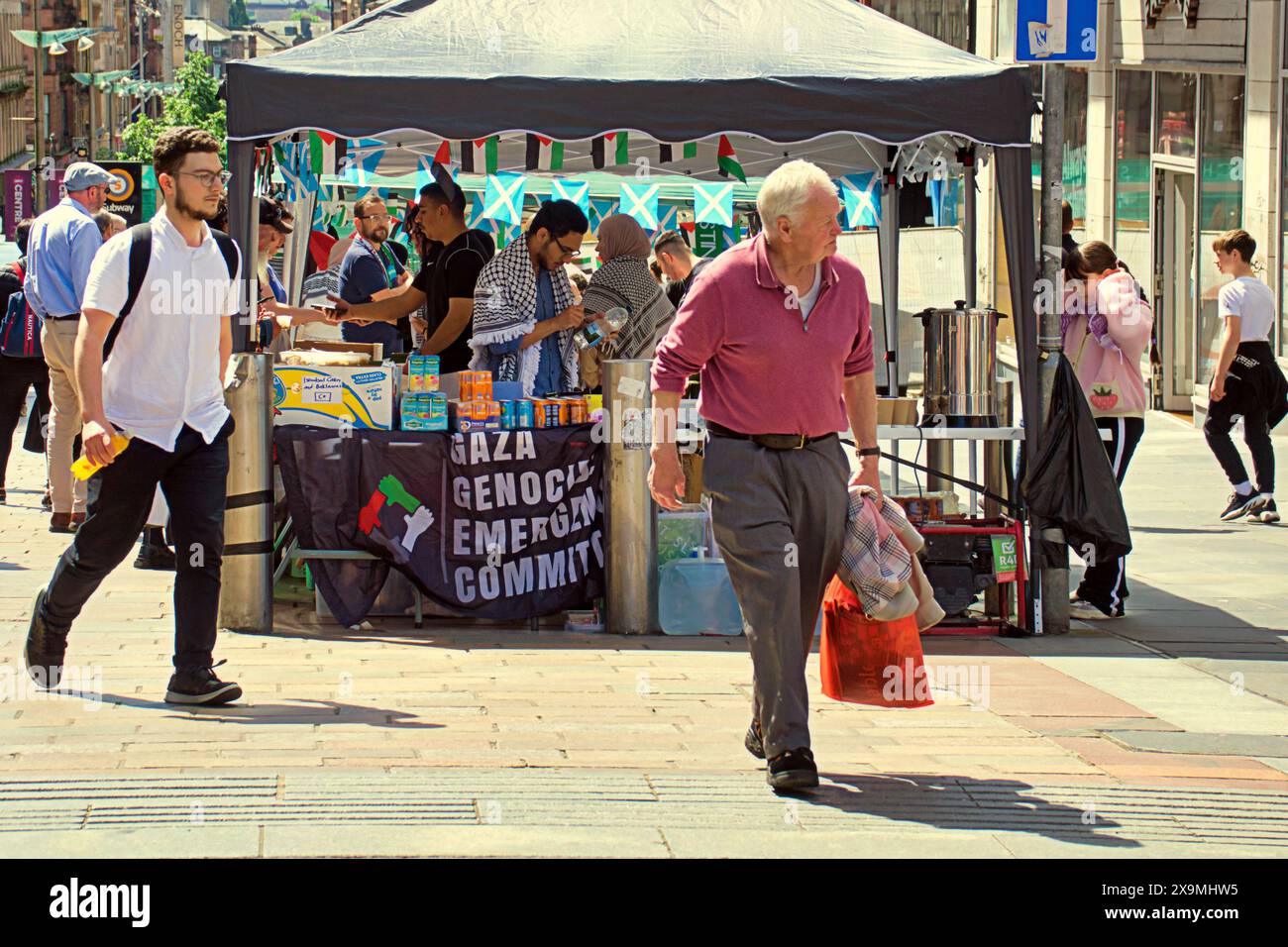 Glasgow, Scozia, Regno Unito. 1 giugno 2024: Il raduno palestimiano sui gradini della sala da concerto ha visto una buona affluenza per gaza. Credit Gerard Ferry/Alamy Live News Foto Stock