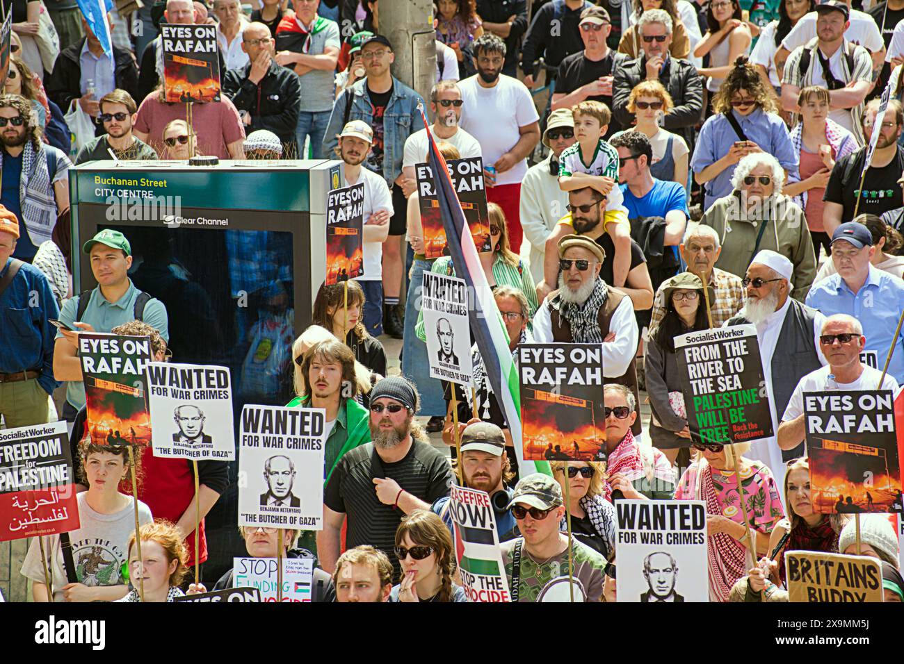 Glasgow, Scozia, Regno Unito. 1 giugno 2024: Il raduno palestimiano sui gradini della sala da concerto ha visto una buona affluenza per gaza. Credit Gerard Ferry/Alamy Live News Foto Stock