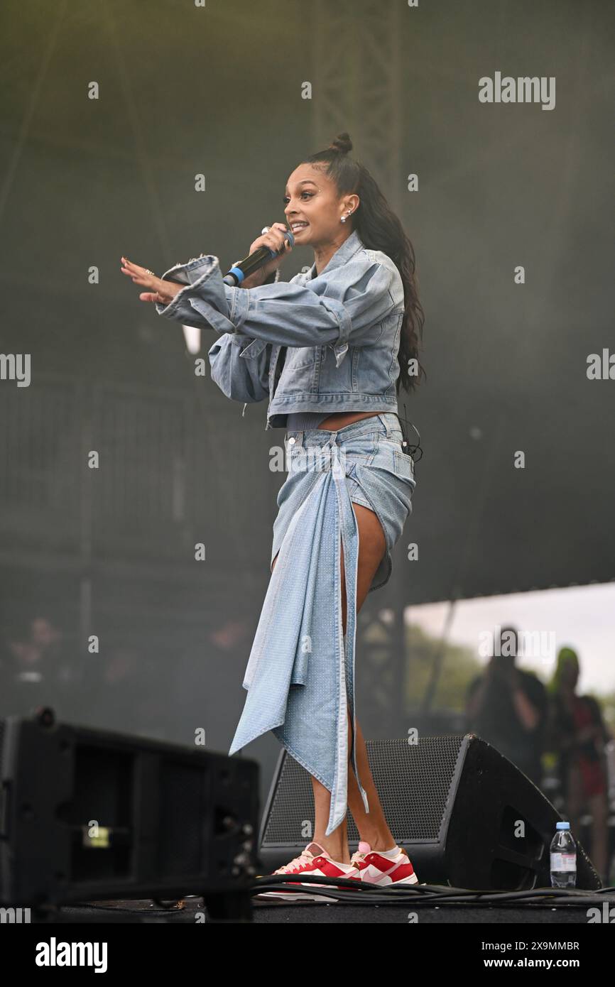 Brockwell Park, Londra, Regno Unito. 1 giugno 2024. Alesha Dixon si esibisce sul palco principale del Mighty Hoopla 2024 Day 1 - Festival di musica pop a Londra, Regno Unito. Credito: Vedi li/Picture Capital/Alamy Live News Foto Stock