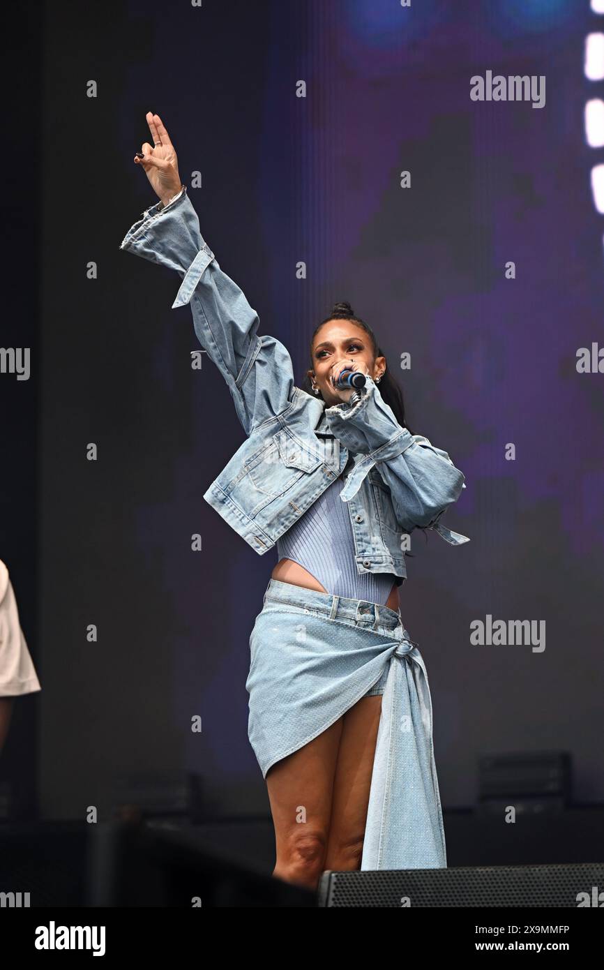 Brockwell Park, Londra, Regno Unito. 1 giugno 2024. Alesha Dixon si esibisce sul palco principale del Mighty Hoopla 2024 Day 1 - Festival di musica pop a Londra, Regno Unito. Credito: Vedi li/Picture Capital/Alamy Live News Foto Stock