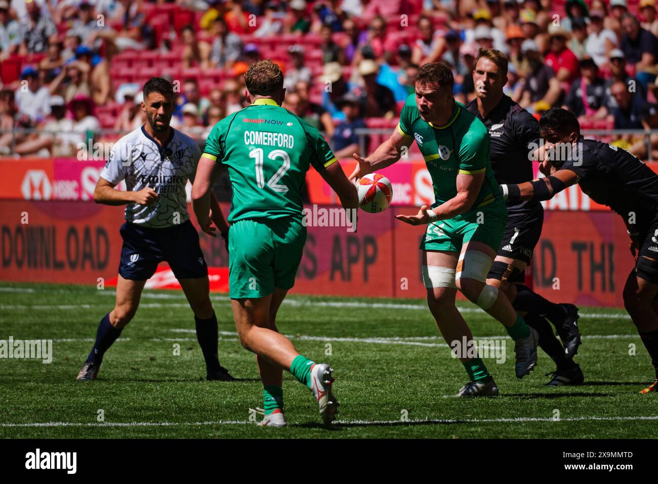 Madrid, Spagna. 1 giugno 2024. Finale del Campionato Rugby Sevens 2° giorno. PISCINA MASCHILE CAMPIONATO PISCINA B, Irlanda 7s vs nuova Zelanda 7s Questo weekend, squadre di tutto il mondo si sfidano nell'attesissima finale del campionato di rugby Sevens, mettendo in mostra velocità, abilità e strategia in un torneo frenetico ed emozionante. Ci si aspetta che gli spettatori riempiano gli stand, creando un'atmosfera elettrica nel locale. Crediti: Enriquepsans/Alamy Live News Foto Stock