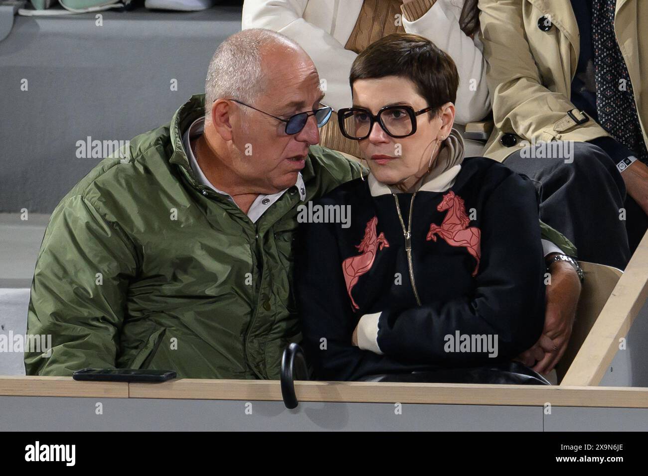 Cristina Cordula e suo marito Frédéric Cassin partecipano al French Open 2024 al Roland Garros il 1 giugno 2024 a Parigi. Foto di Laurent Zabulon/ABACAPRESS. COM credito: Abaca Press/Alamy Live News Foto Stock