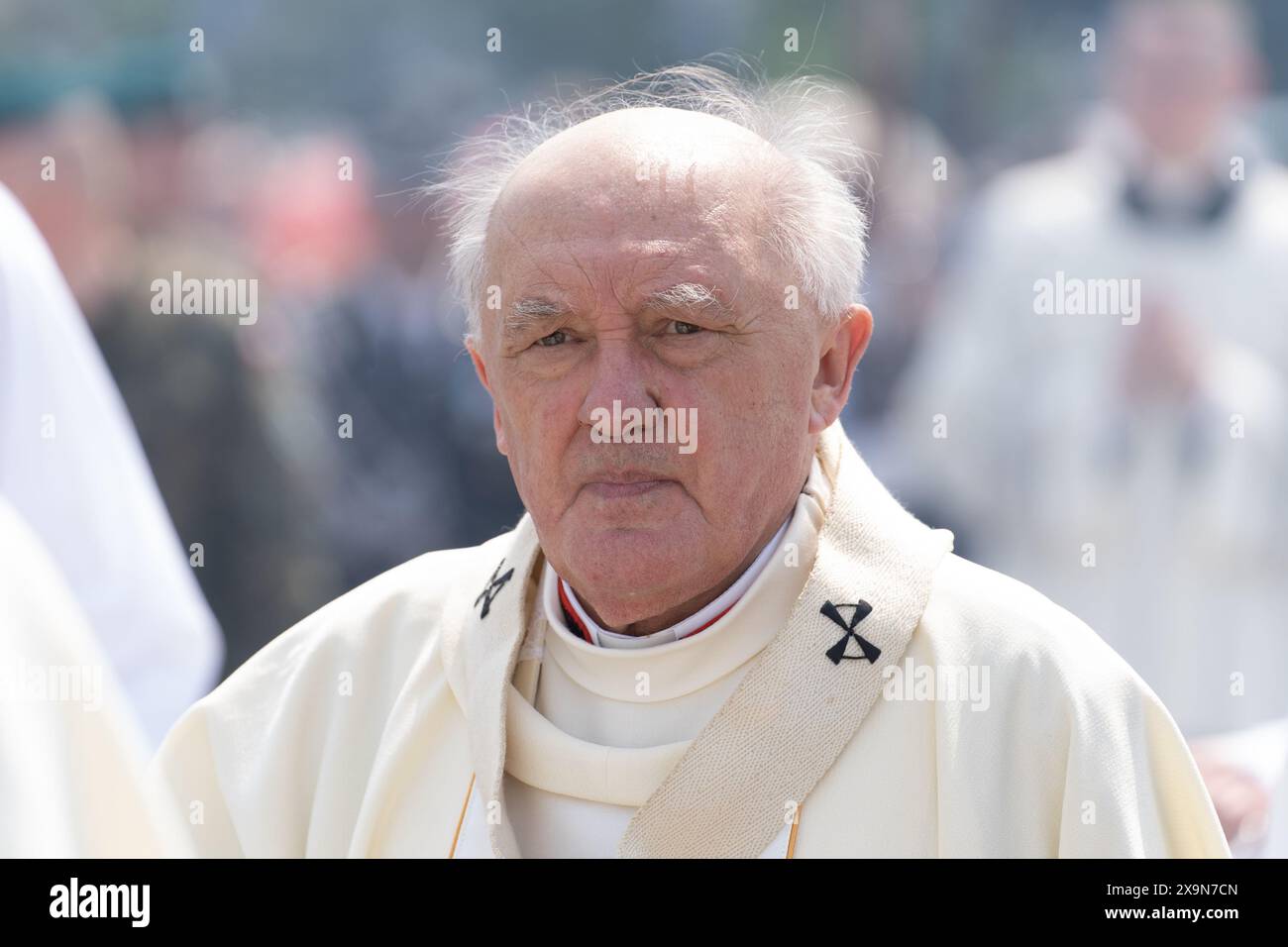 30 maggio 2024, Varsavia, Polonia: Kazimierz Nycz prelato polacco visto durante la processione del Corpus Domini. Il Corpus Christi, la festa del Santissimo corpo e del sangue di Cristo, è celebrato in Polonia. Per i cattolici, questa è una festa speciale e gioiosa, che ci ricorda l'ultima cena e la trasformazione del pane e del vino in corpo e sangue di Cristo. A Varsavia dopo la solenne messa. Nella basilica arcicattedrale di San Giovanni Battista, una processione passava per le strade della città. La processione si fermò agli altari posti dai residenti di fronte alle chiese. (Credito IMA Foto Stock