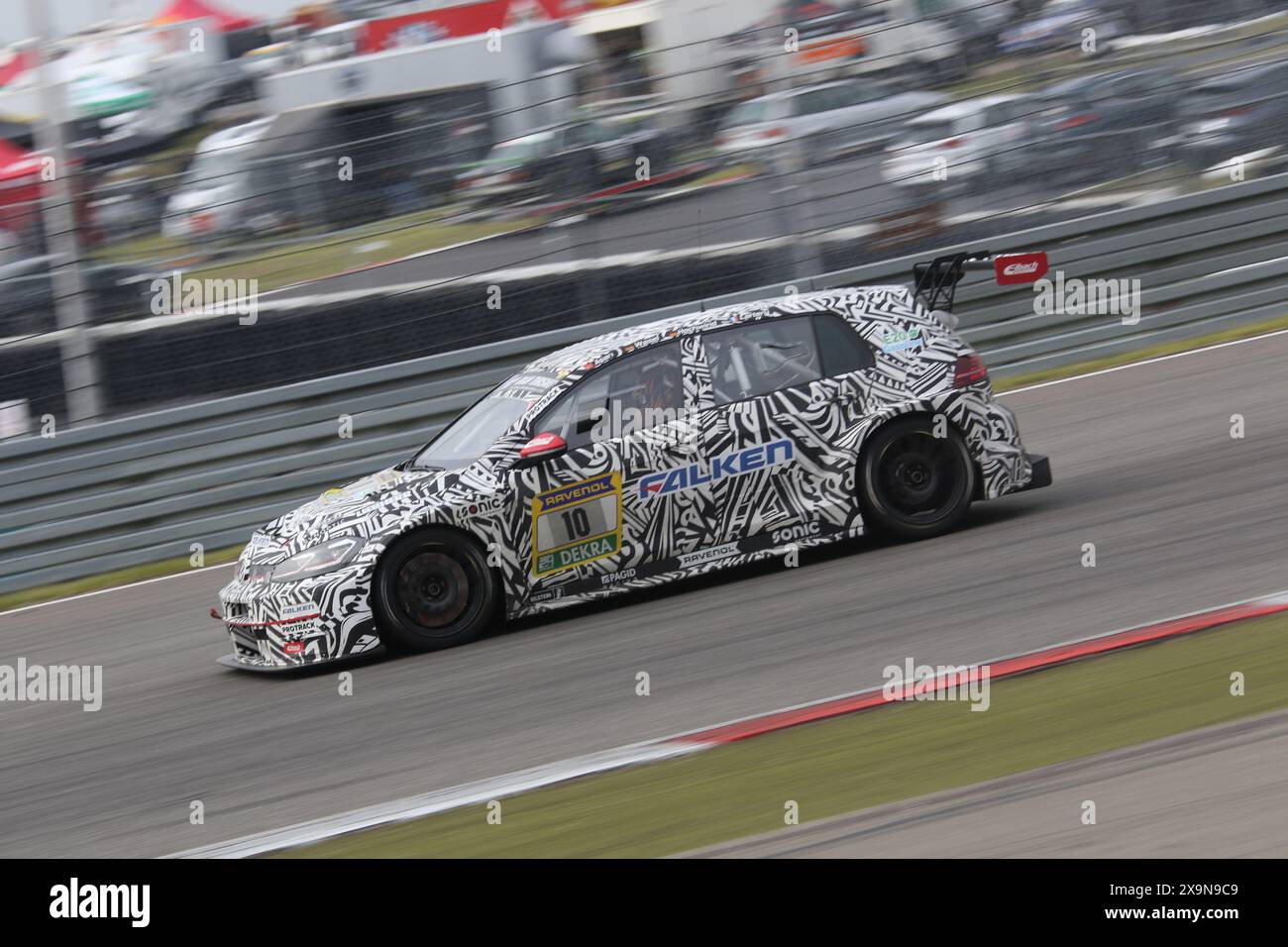 Emir Asari (Istanbul/TUR) / Matthias Wasel (Koeln/DEU) / Timo Hochwind (Shaeftlarn/DEU) / Benjamin Cartery (Eze/fra), #10, VW Golf GTi TCR, Team: Max Kruse Racing (DEU), Motorsport, ADAC Ravenol 24H Rennen Nuerburgring, Nuerburg, 30.05.2024 - 02.06.2024, Sambergner: Foto Augstag-Just-01.06.2024-Fogst-Fogner Foto Stock