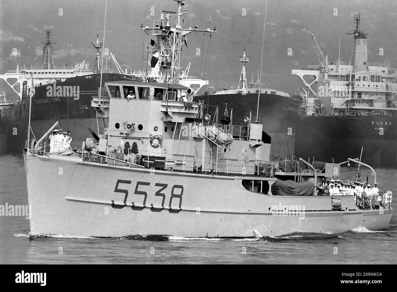 - La Spezia, la squadra navale di dragaggio delle mine salpa per l'operazione internazionale di sminamento del Mar Rosso a sud del canale di Suez (luglio 1984) - la Spezia, la squadra navale di dragamine salpa per l'operazione internazionale di sminamento del Mar Rosso per la bonifica dalle mine a sud del Canale di Suez (luglio 1984) Foto Stock